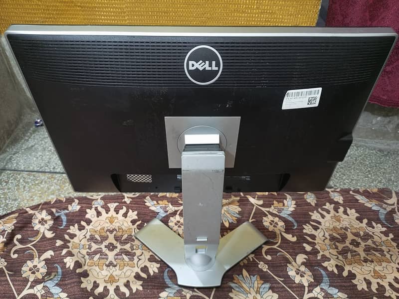 Dell 24 inches Ultra Sharp U2412M Monitor 1