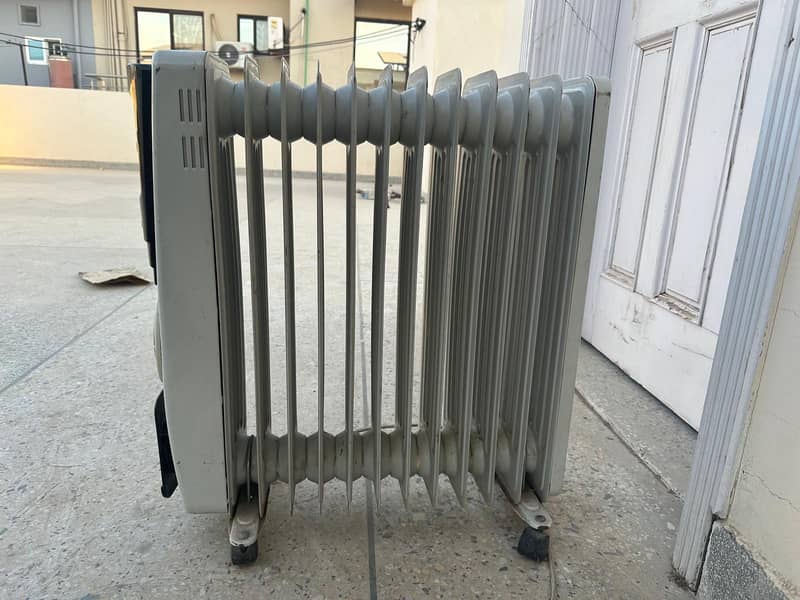 Oil Filled Imported Radiator Heater/ 12 Wings/ 220v 1