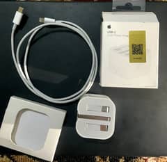 Apple IPHONE 20 W power Adapter with cable*