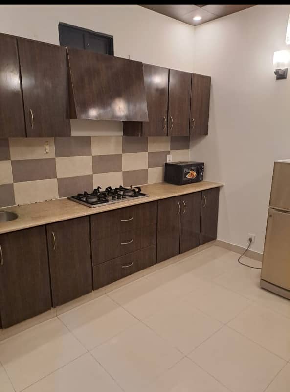 Fully Furnished 2 Bed Lounge Kitchen Fully Renovated Maintain Flat 3rd Floor Bukhari Commercial 4