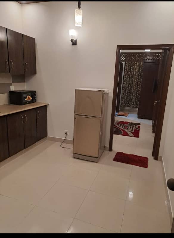 Fully Furnished 2 Bed Lounge Kitchen Fully Renovated Maintain Flat 3rd Floor Bukhari Commercial 5