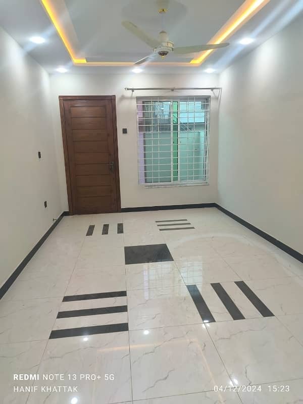 2100 Square Feet House Ideally Situated In G-10 0