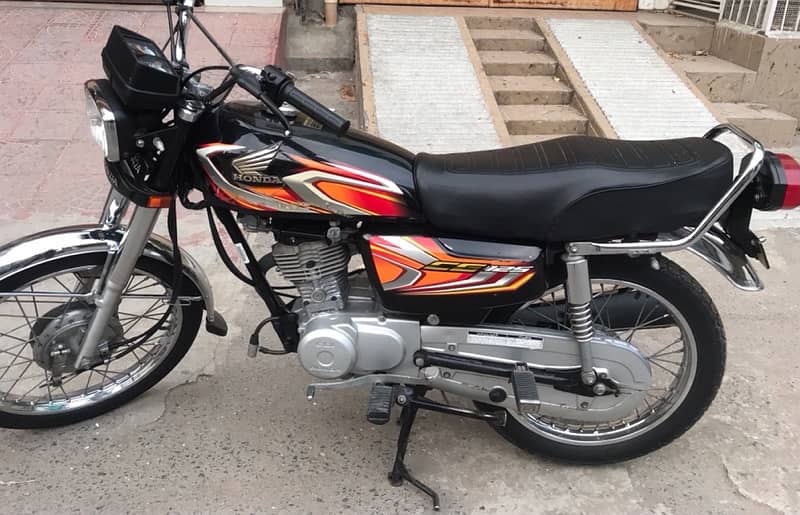 Honda 125 22 model sale in Lahore 3