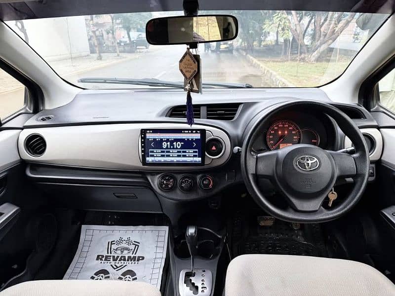 Toyota Vitz 2013 5