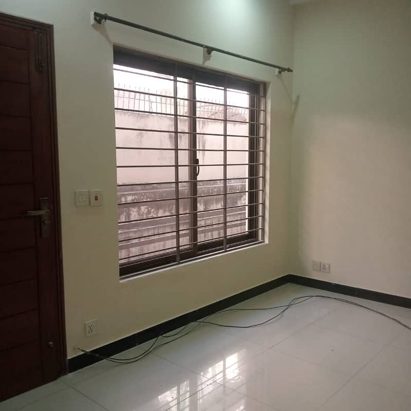 Upper portion For Rent in i-8 Islamabad 9