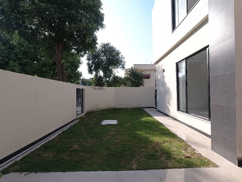 Corner & Solid 1 Kanal House Available In DHA Phase 2 - Sector G For sale 7