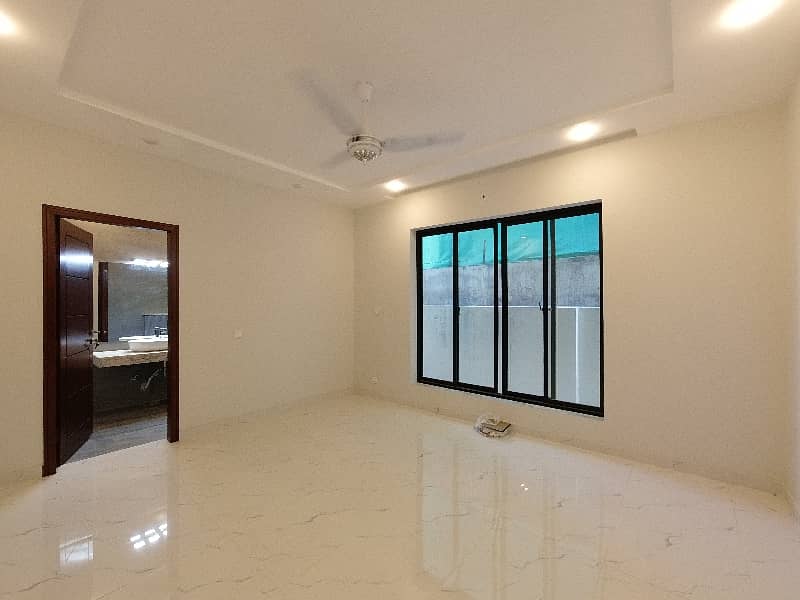 Corner & Solid 1 Kanal House Available In DHA Phase 2 - Sector G For sale 9