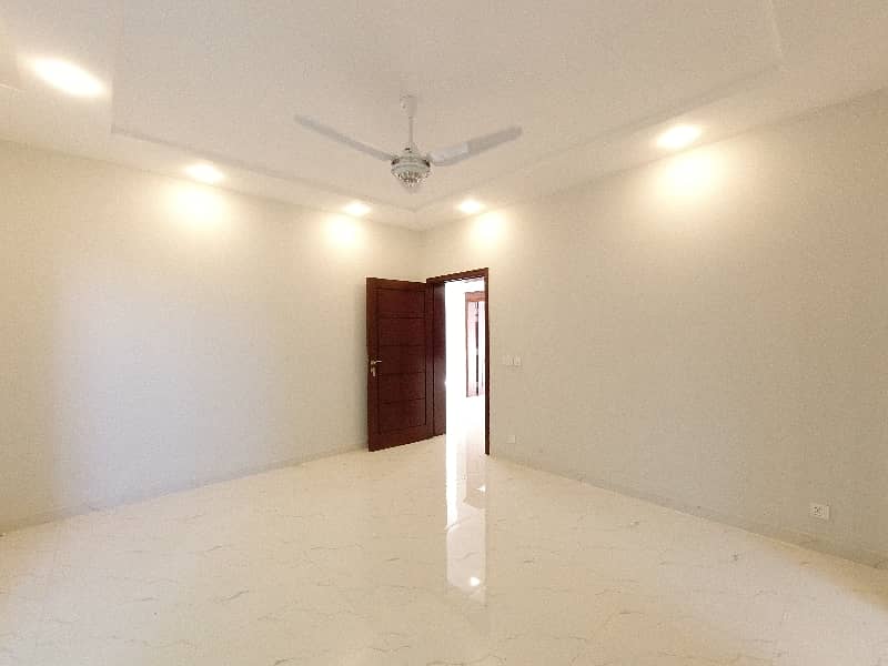 Corner & Solid 1 Kanal House Available In DHA Phase 2 - Sector G For sale 10