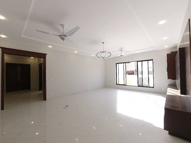 Corner & Solid 1 Kanal House Available In DHA Phase 2 - Sector G For sale 13