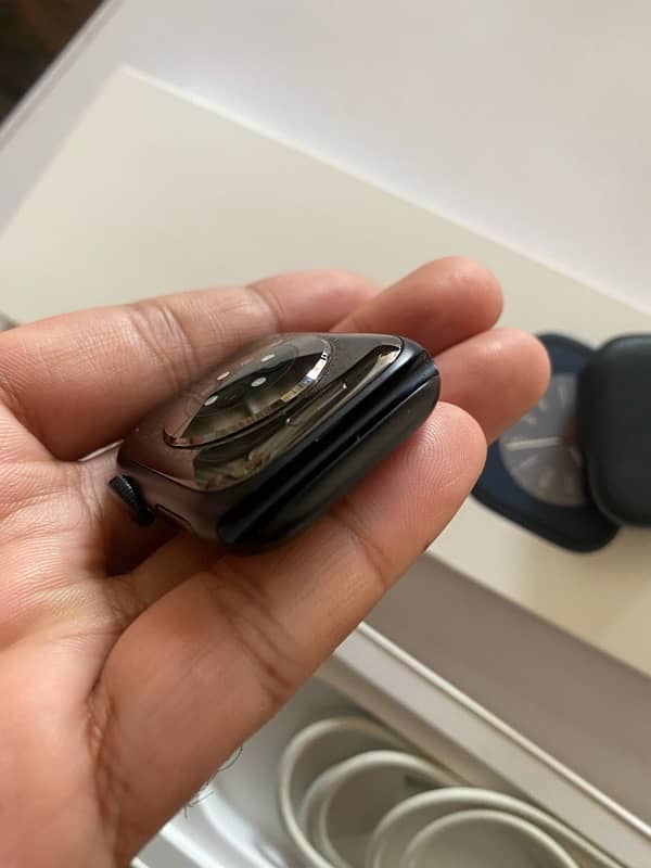 Apple watch series 8 4