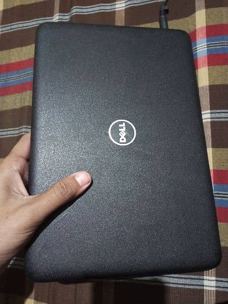 Dell laptop windows 10 box packed, 7 hours battery and 4gb ram 5