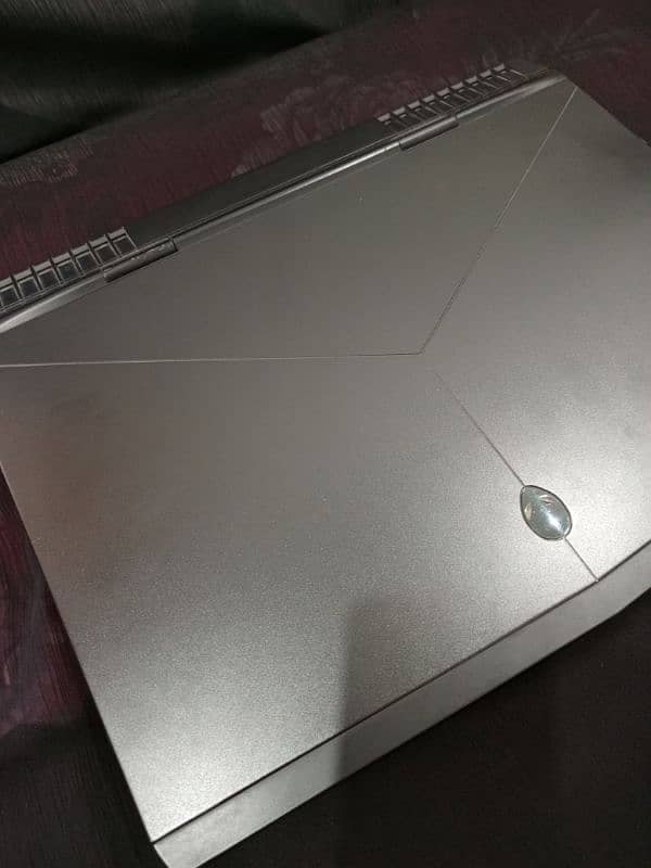 Alienware i7 r5 8g 0