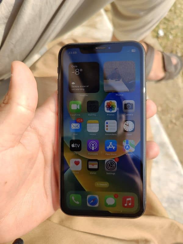 iPhone XR 1