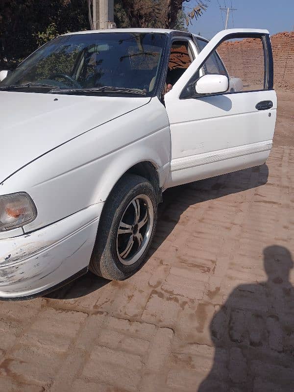 Car Nissan sunny 1