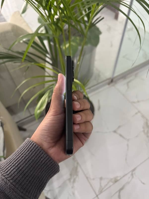 Iphone 15 Pro Non PTA 4