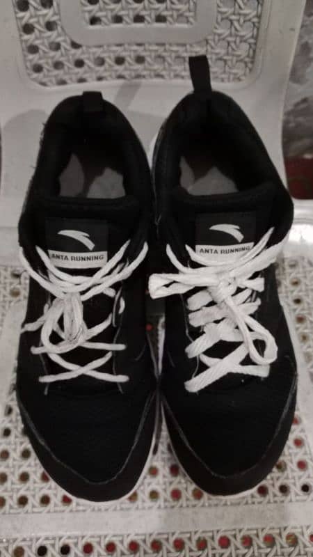 Anta Running Shoes Size 10 Number 6