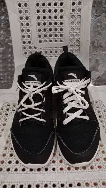 Anta Running Shoes Size 10 Number 7