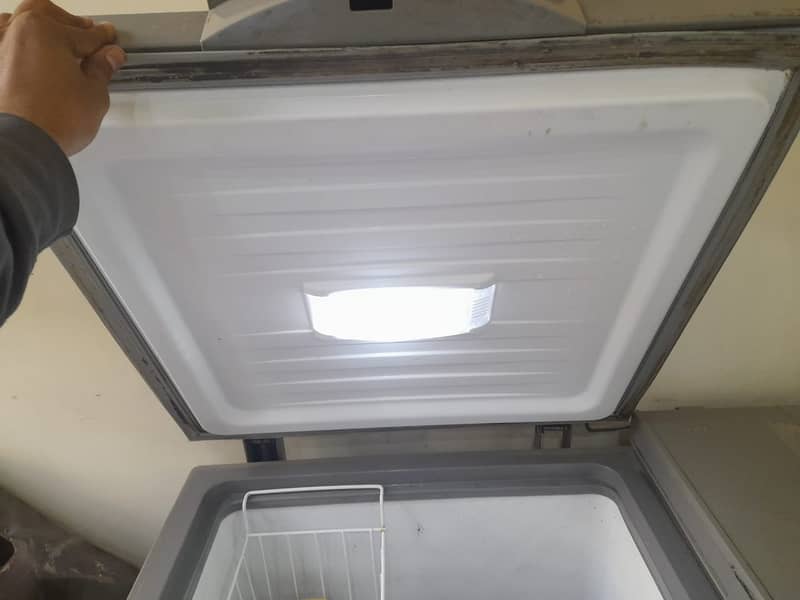 Dawlance Deep Freezer in Good Condition 1