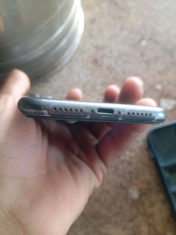 IPHONE 11 64gb Battery 82 non pta Sell and Exchange possible see pics 0