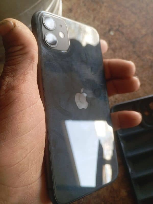 IPHONE 11 64gb Battery 82 non pta Sell and Exchange possible see pics 3