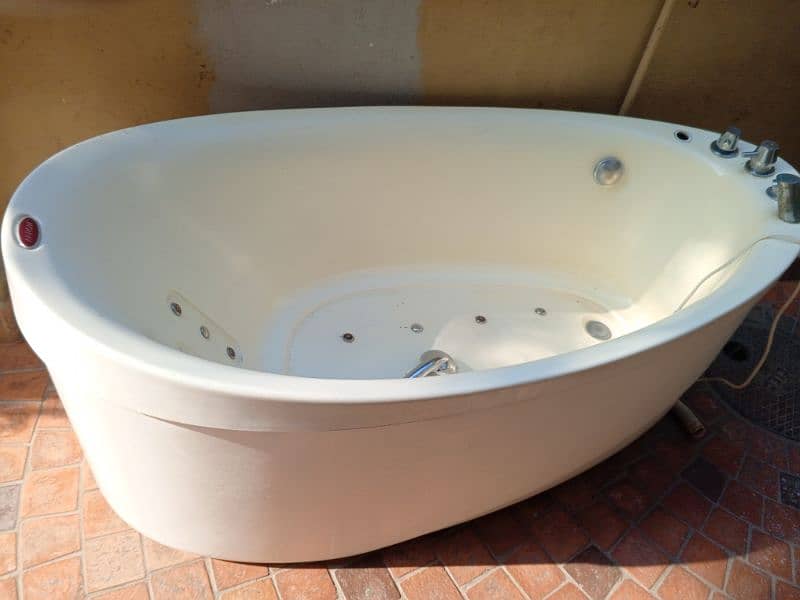 Bath tub 0