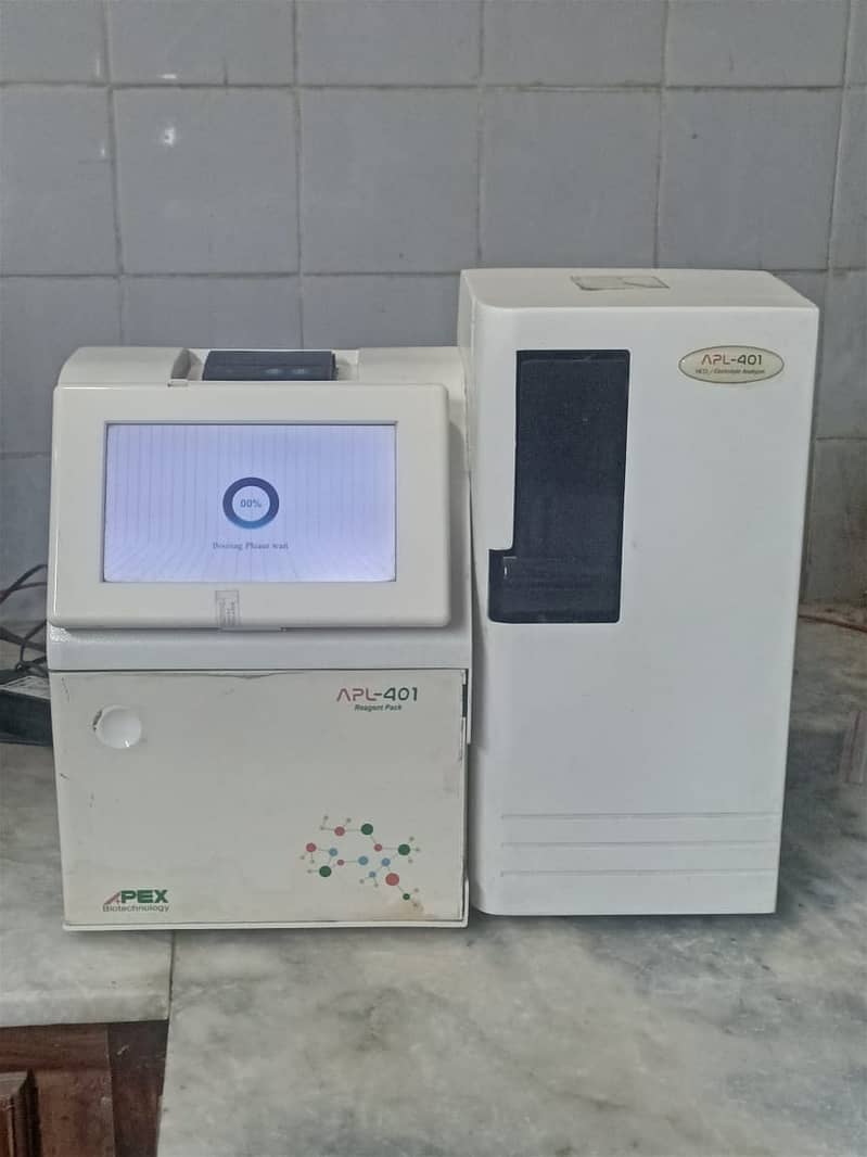 ULTRA SOUND MACHINE & LAB MACHINE ELECTROLYTE TEST WITH HCO3 7