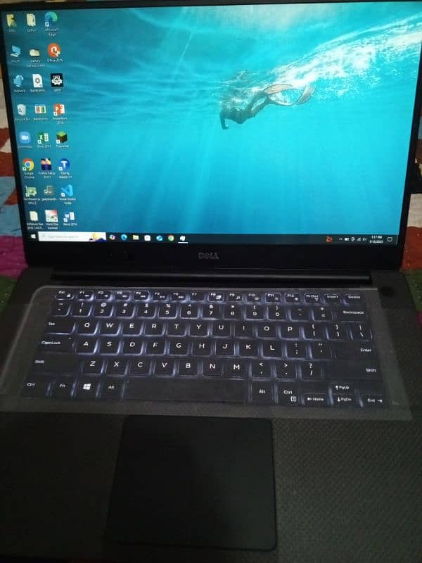 Dell XPS 15 9560 1