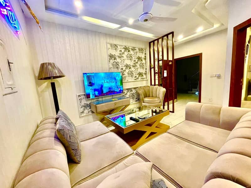 Furnish luxury Aparment per day weekly available for rent behria town lahore 2