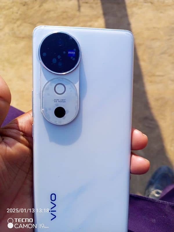 Vivo v40 12 256 0