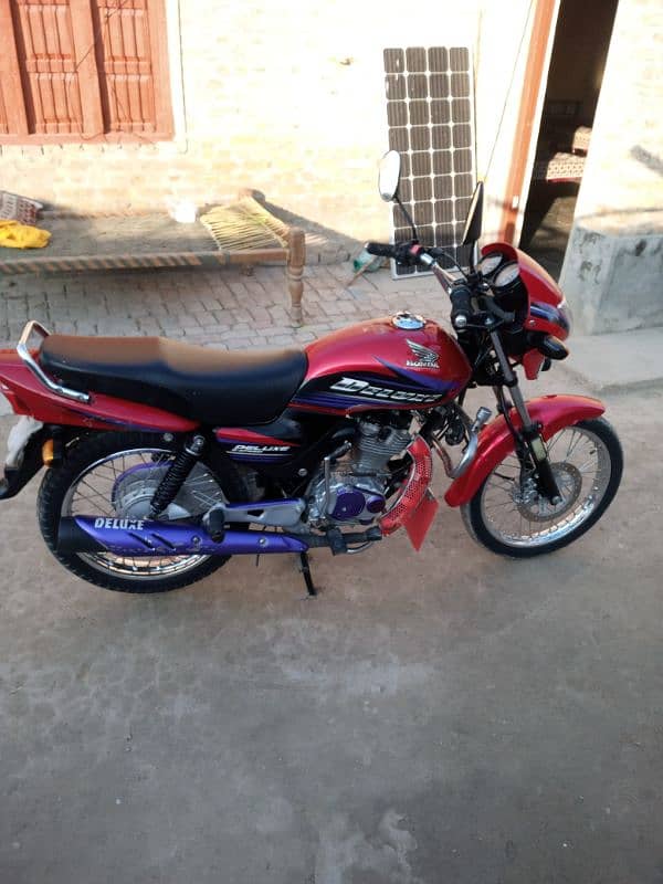 Honda delux motorcycle 125 cc 3