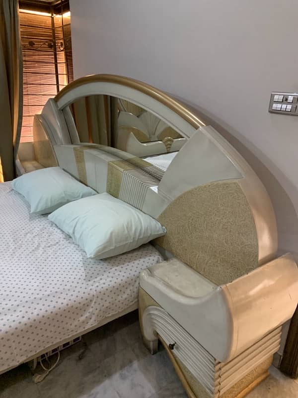 Bed set + matteress + side tables + dressing table 3