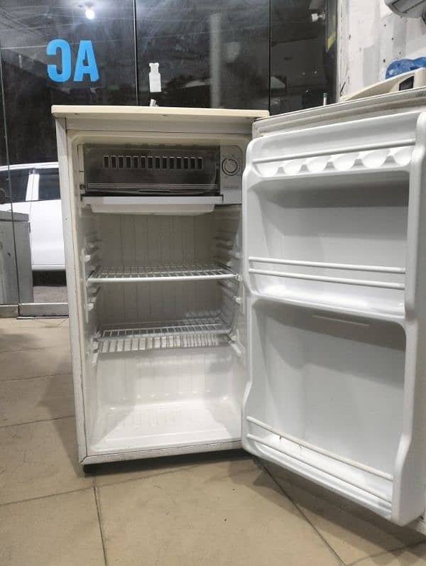 Samsung Room size fridge (0312)(5645208)(0321)(0807777) 1