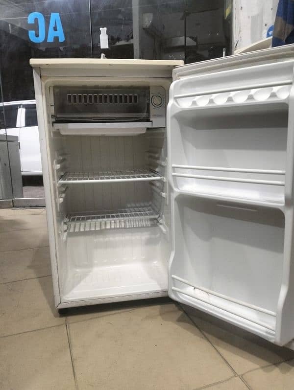 Samsung Room size fridge (0312)(5645208)(0321)(0807777) 2