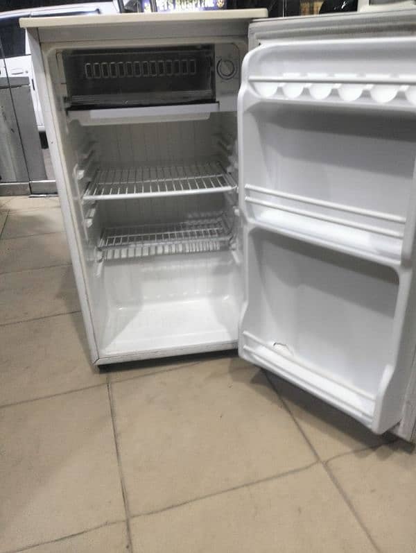 Samsung Room size fridge (0312)(5645208)(0321)(0807777) 4