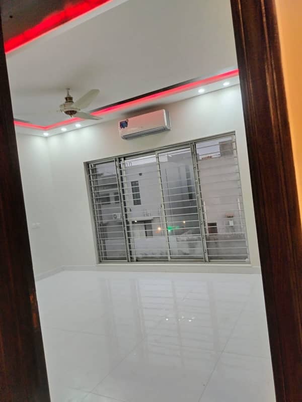 1 Kanal Full hous for rent wat solar system installed Pcsir society ph2 4