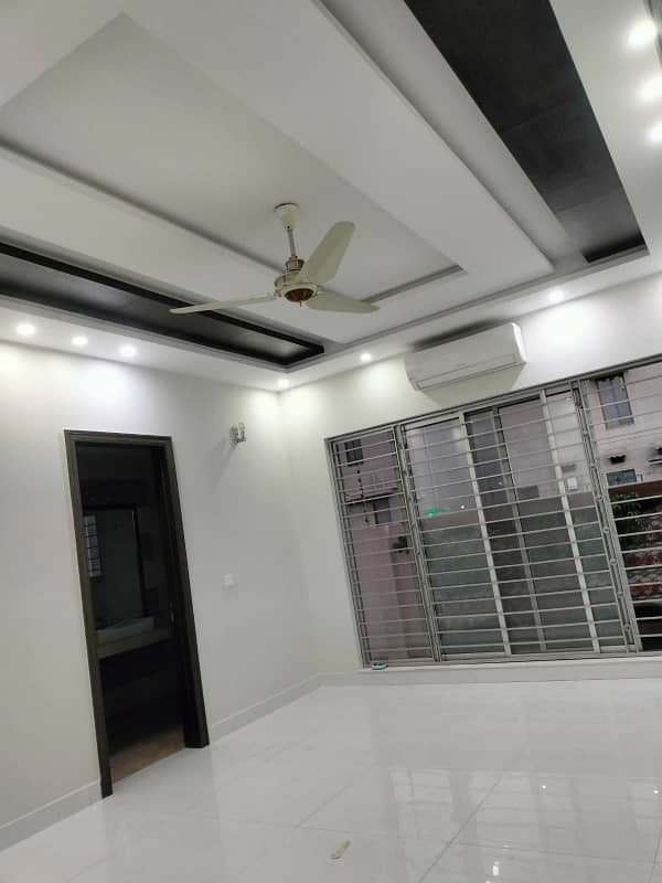 1 Kanal Full hous for rent wat solar system installed Pcsir society ph2 9