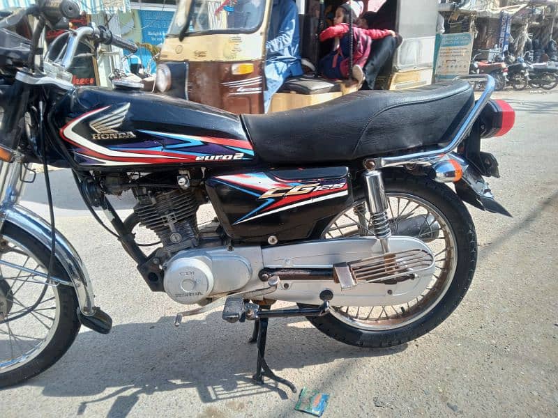 Honda cg 125 Karachi num nut to nut original shiny genuine condition 1