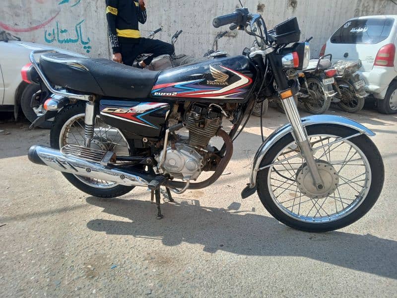 Honda cg 125 Karachi num nut to nut original shiny genuine condition 3