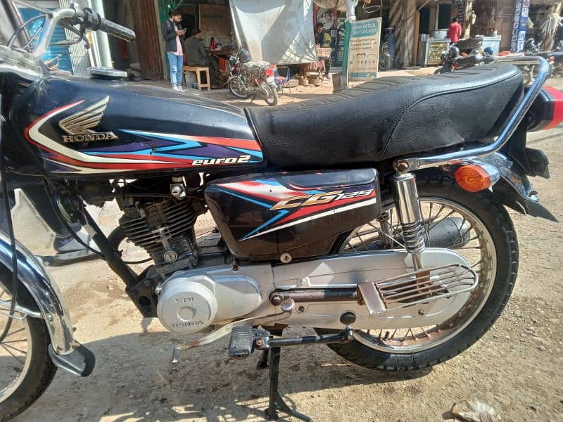 Honda cg 125 Karachi num nut to nut original shiny genuine condition 5