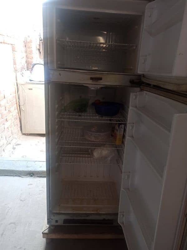 RS: 23000)medium size fridge for urgent sale 2