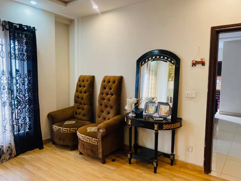 Furnish luxury Aparment per day weekly available for rent behria town lahore 2