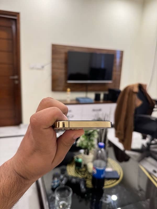 Iphone 12 pro PTA 256gb Golden Colour 3