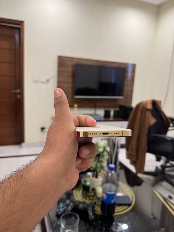 Iphone 12 pro PTA 256gb Golden Colour 4