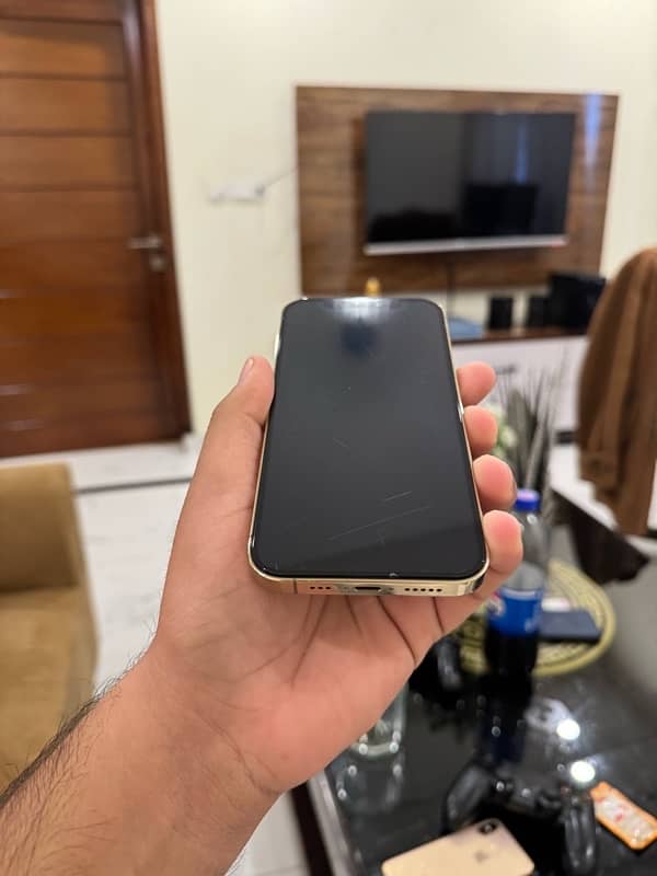 Iphone 12 pro PTA 256gb Golden Colour 5