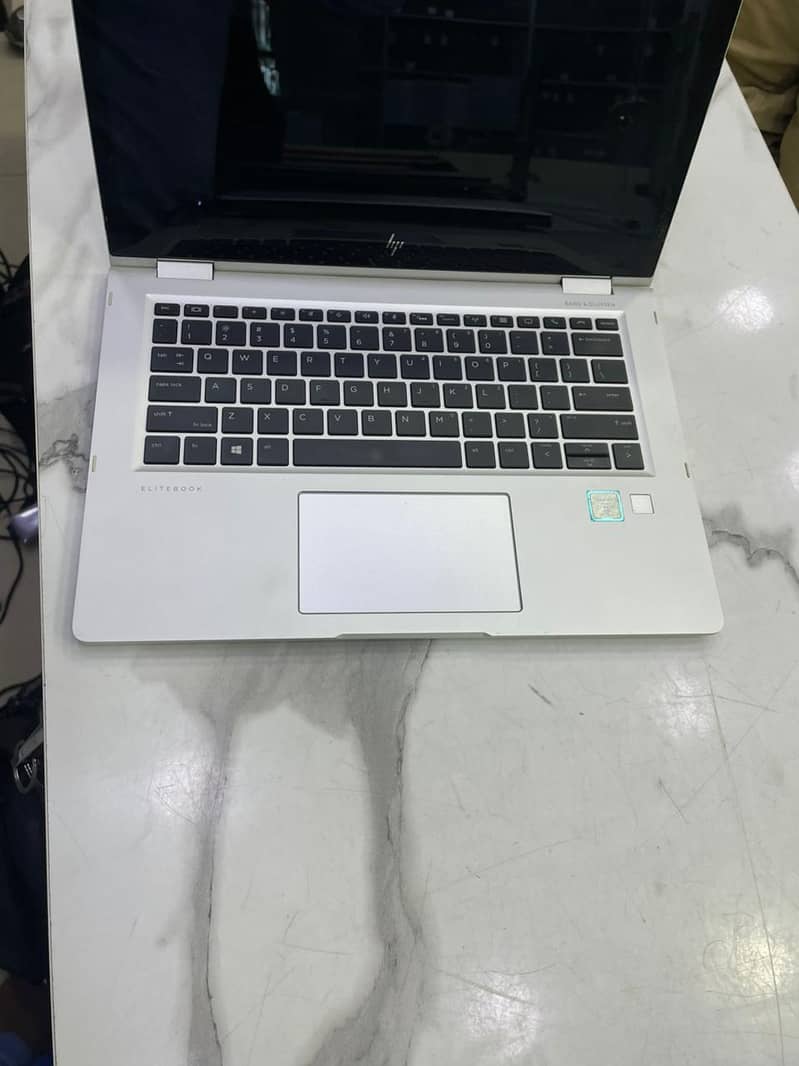 HP Elite Book 1030 G2 2