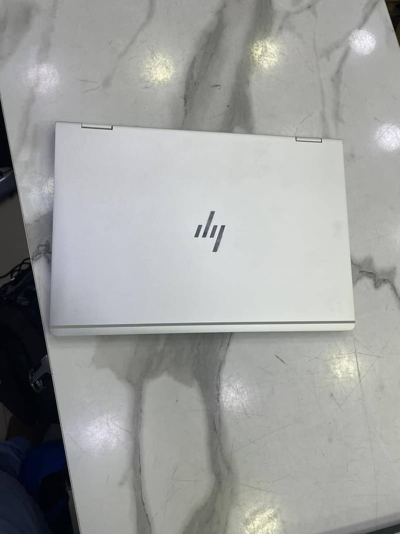 HP Elite Book 1030 G2 4