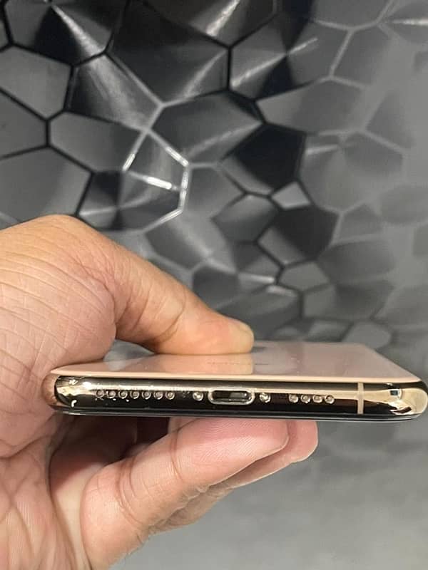 i Phone XS Max official PTA Approved 64GB Phone Num 03064206549 2