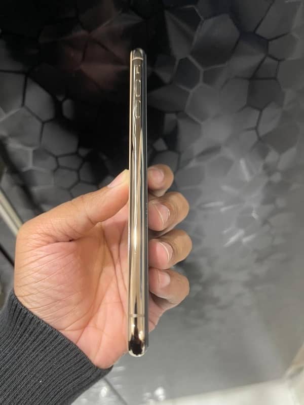 i Phone XS Max official PTA Approved 64GB Phone Num 03064206549 3