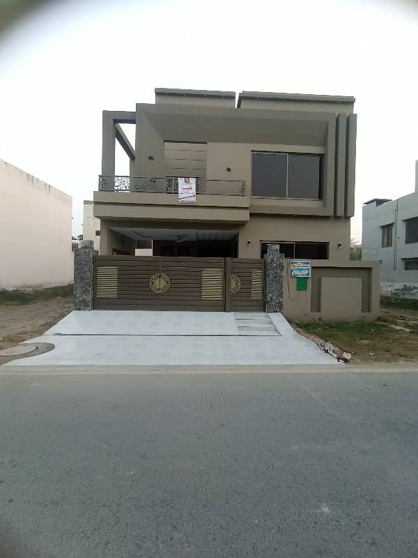 8 Marla Brand New Luxury House Available for Sale 0