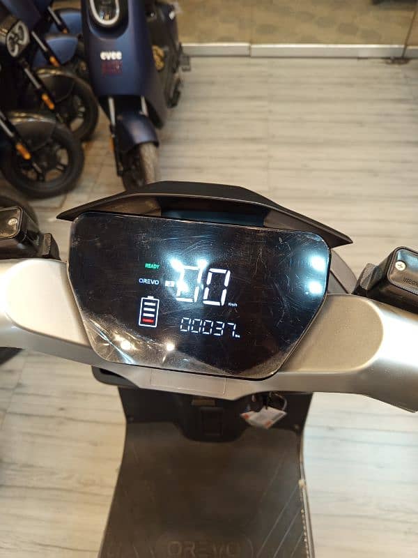 OREVO G9 Electric Scooty 3